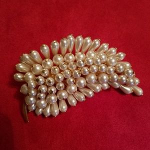 Vintage faux pearl brooch